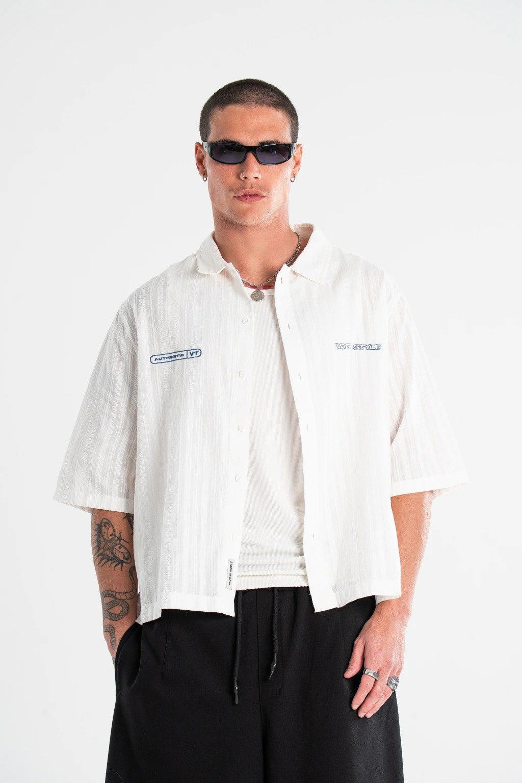 Remera Ancha Contratono VibeWear — frente