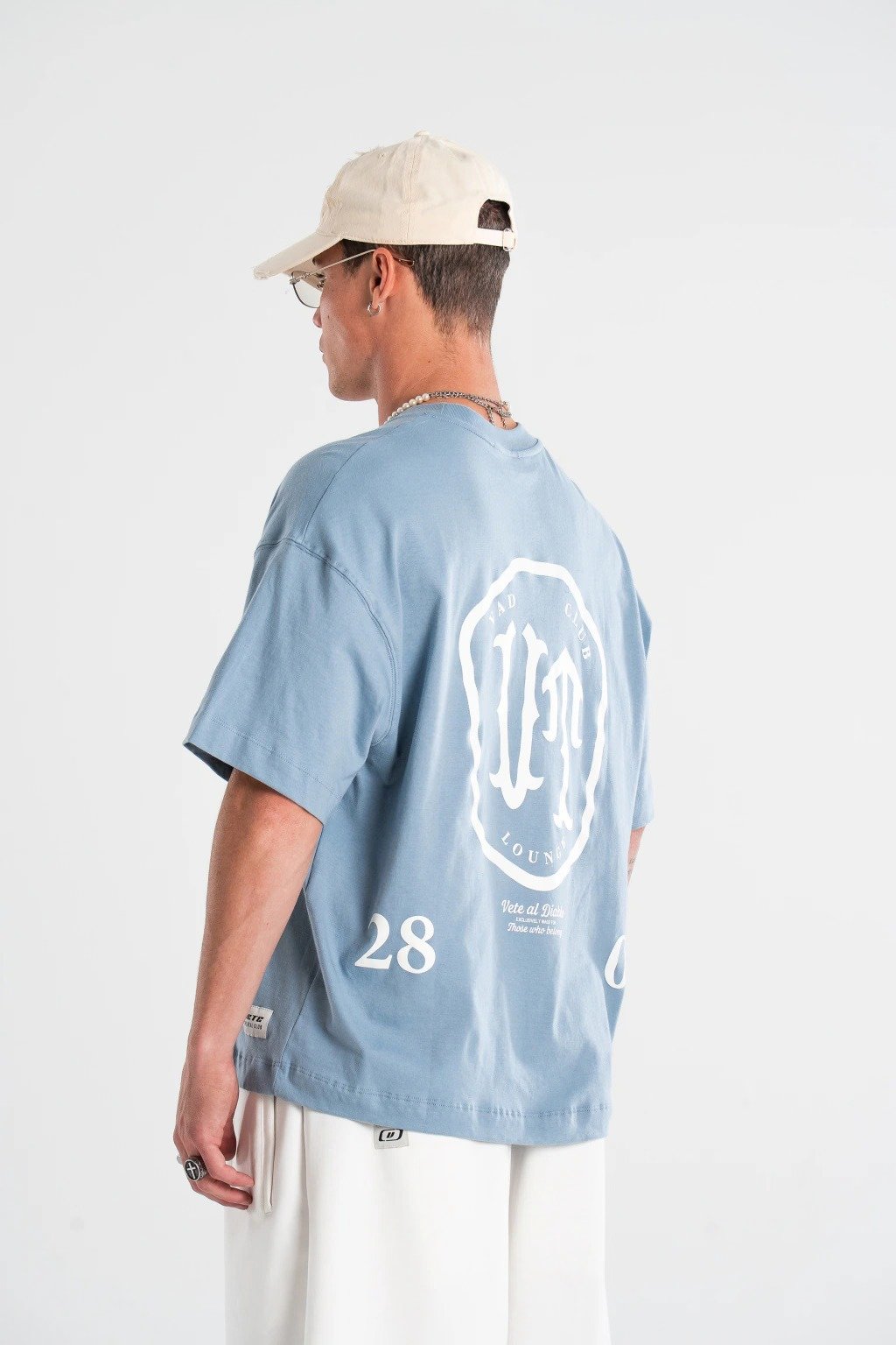 Remera Over Salem VibeWear — espalda