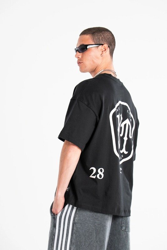 Remera Over Salem VibeWear — look 6